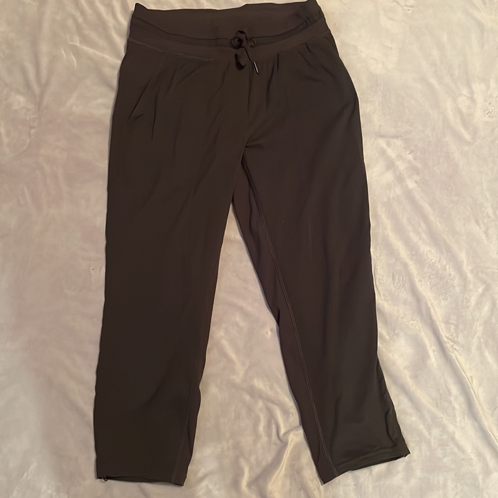 Lululemon Dance Studio Crop Size 8